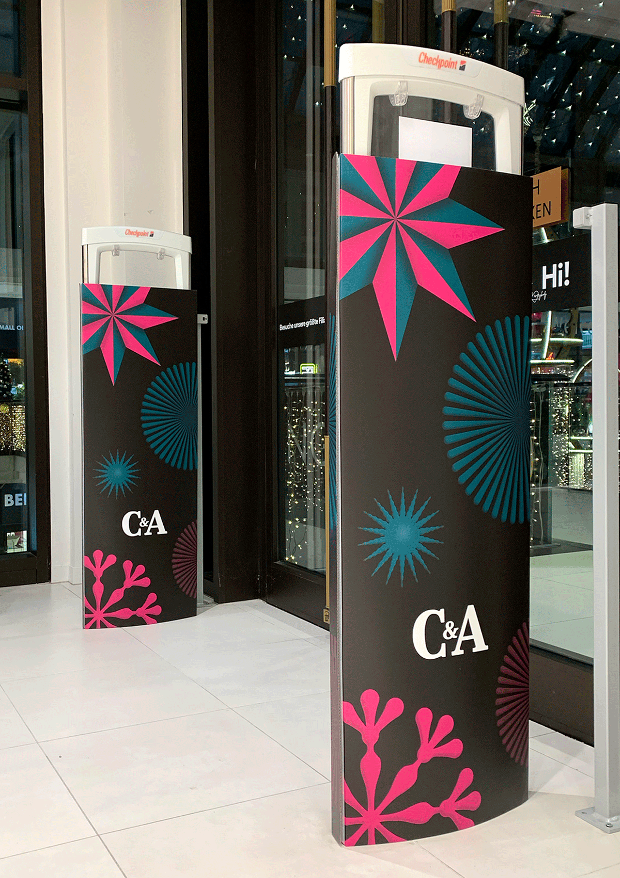 Julia-Schwarz-C-und-C-Fashion-Christmas-Campaign-Securitygates